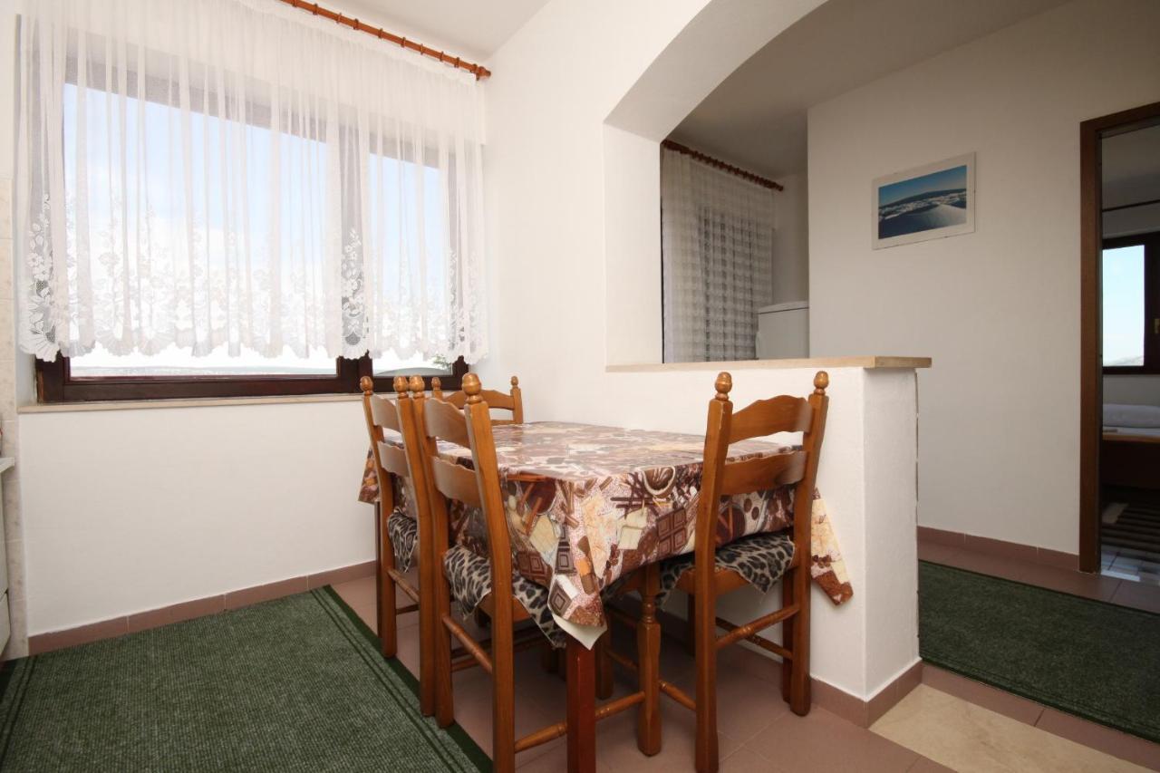 Apartments And Rooms By The Sea Starigrad, Paklenica - 6591 Exterior foto