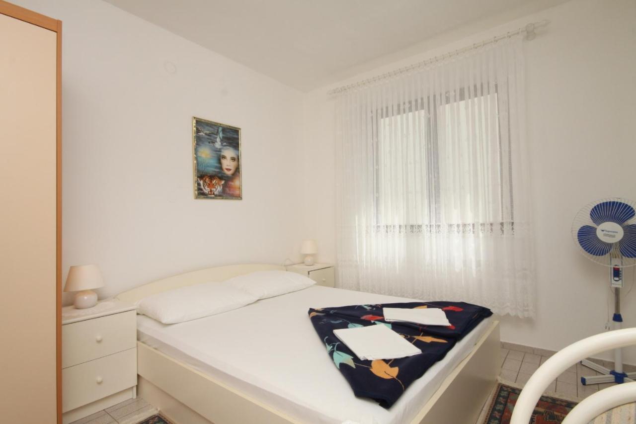 Apartments And Rooms By The Sea Starigrad, Paklenica - 6591 Exterior foto